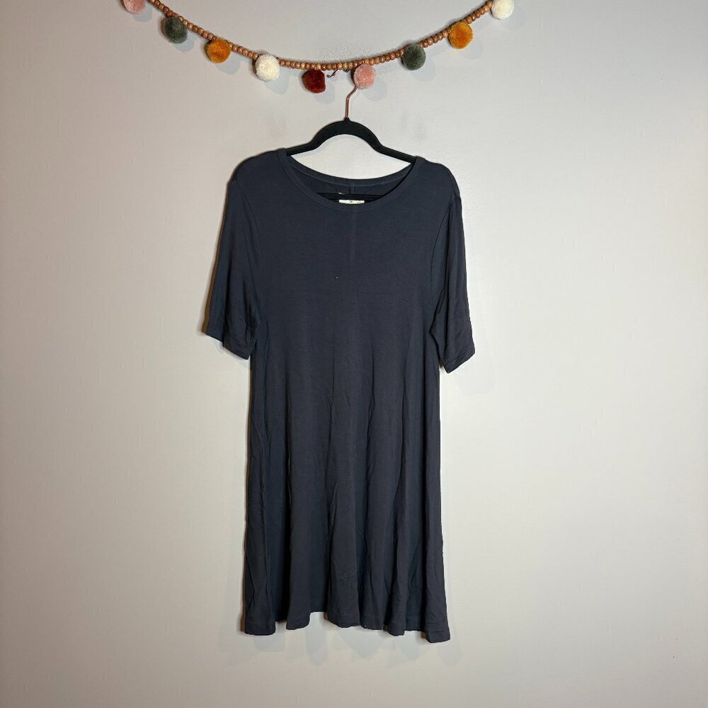 🔆 Lou & Grey charocal signature soft t-shirt swing dress